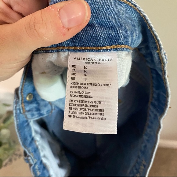 [American Eagle] Women's Denim Mom Shorts - Picture 5 of 8